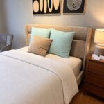 CAMA QUEEN CON BASE Y RESPALDAR BEIGE (no incluye colchón)
